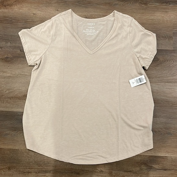 NWT Bundle (2) Torrid Classic Fit Tee Size 2 - Picture 2 of 7